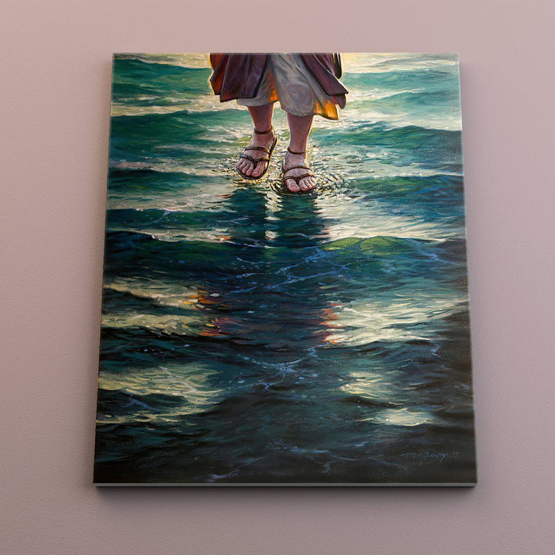 Pintura detallada de los pies de una persona en el agua del mar