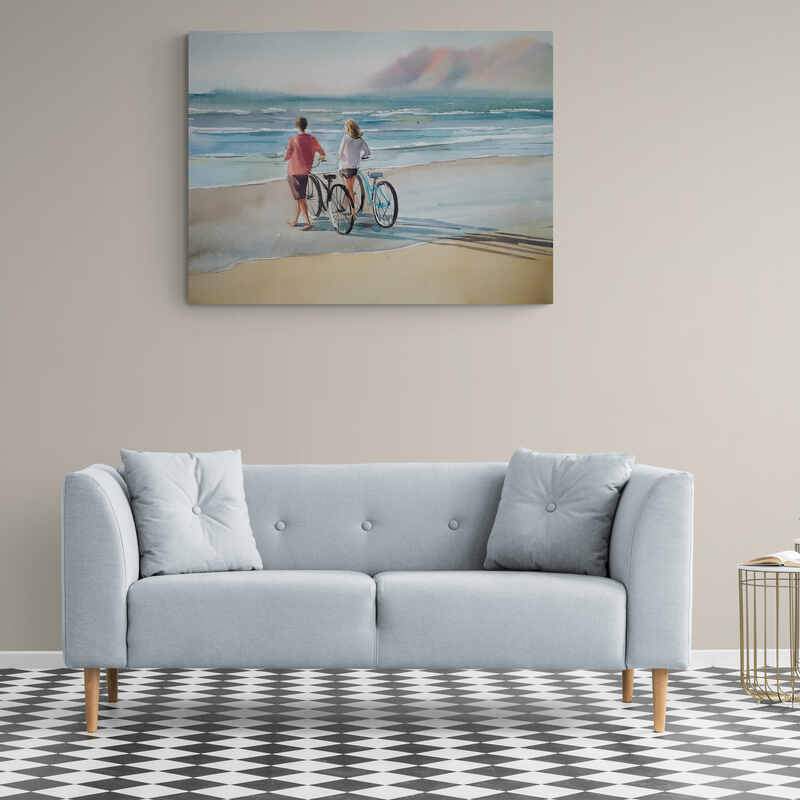 Pintura de dos personas con bicicletas caminando en la playa