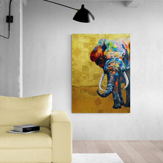 Cuadro de elefante multicolor con fondo dorado texturizado