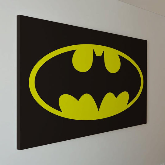 Logo del Batman, en fondo de color negro con silueta amarilla 