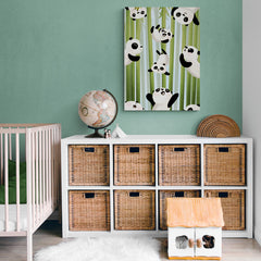Ternura en caída: Pandas juguetones entre bambúes en una ilustración infantil para decoración de interiores