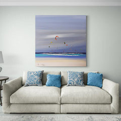 Pintura minimalista de kitesurfistas en el mar con un cielo amplio