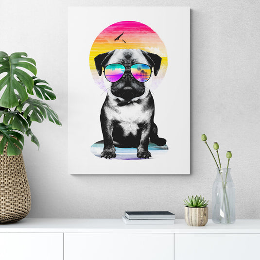 Cuadro de pug con gafas de sol y atardecer tropical